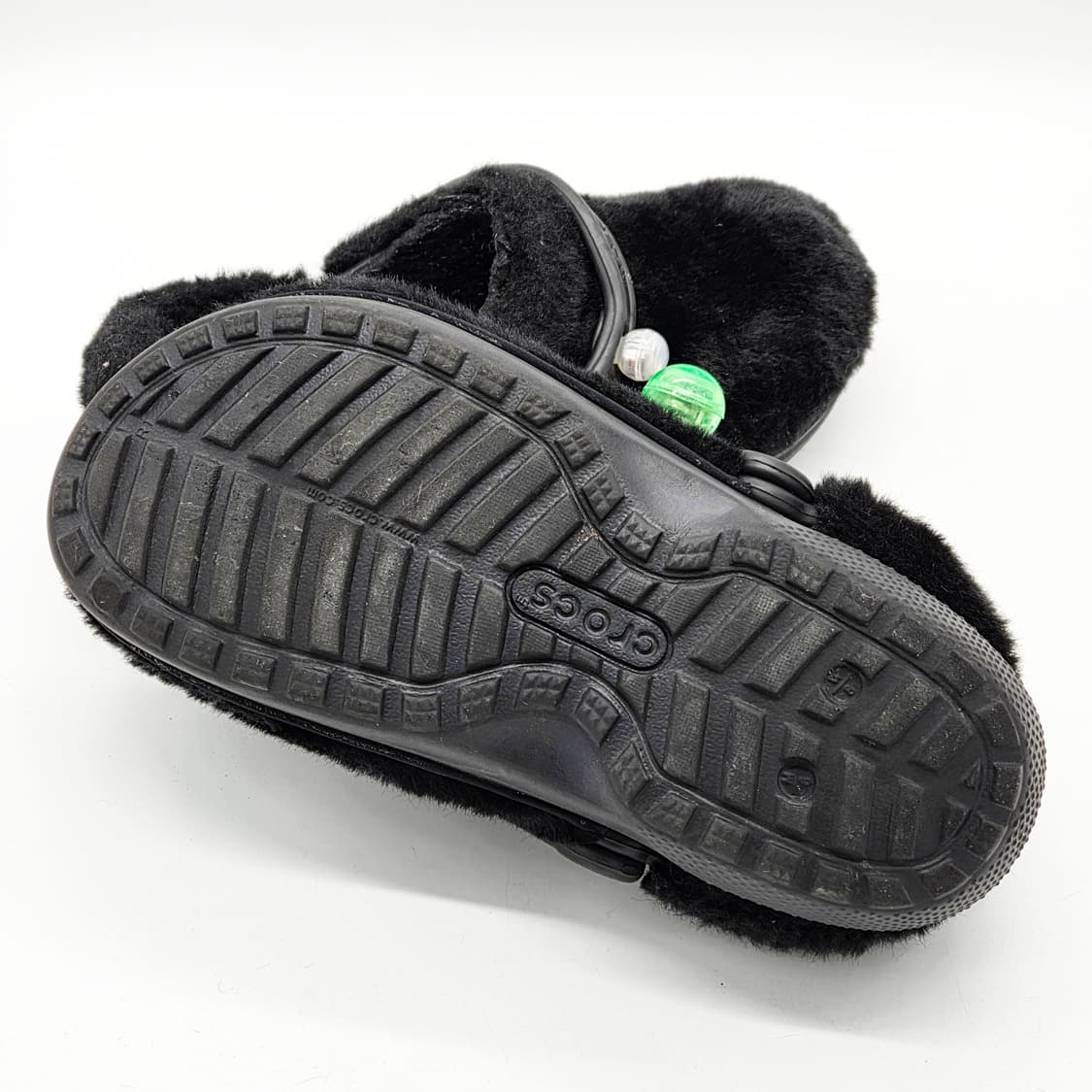 크록스 클래식 퍼 슈어 클로그 블랙 (M6 W8) 상품이미지5