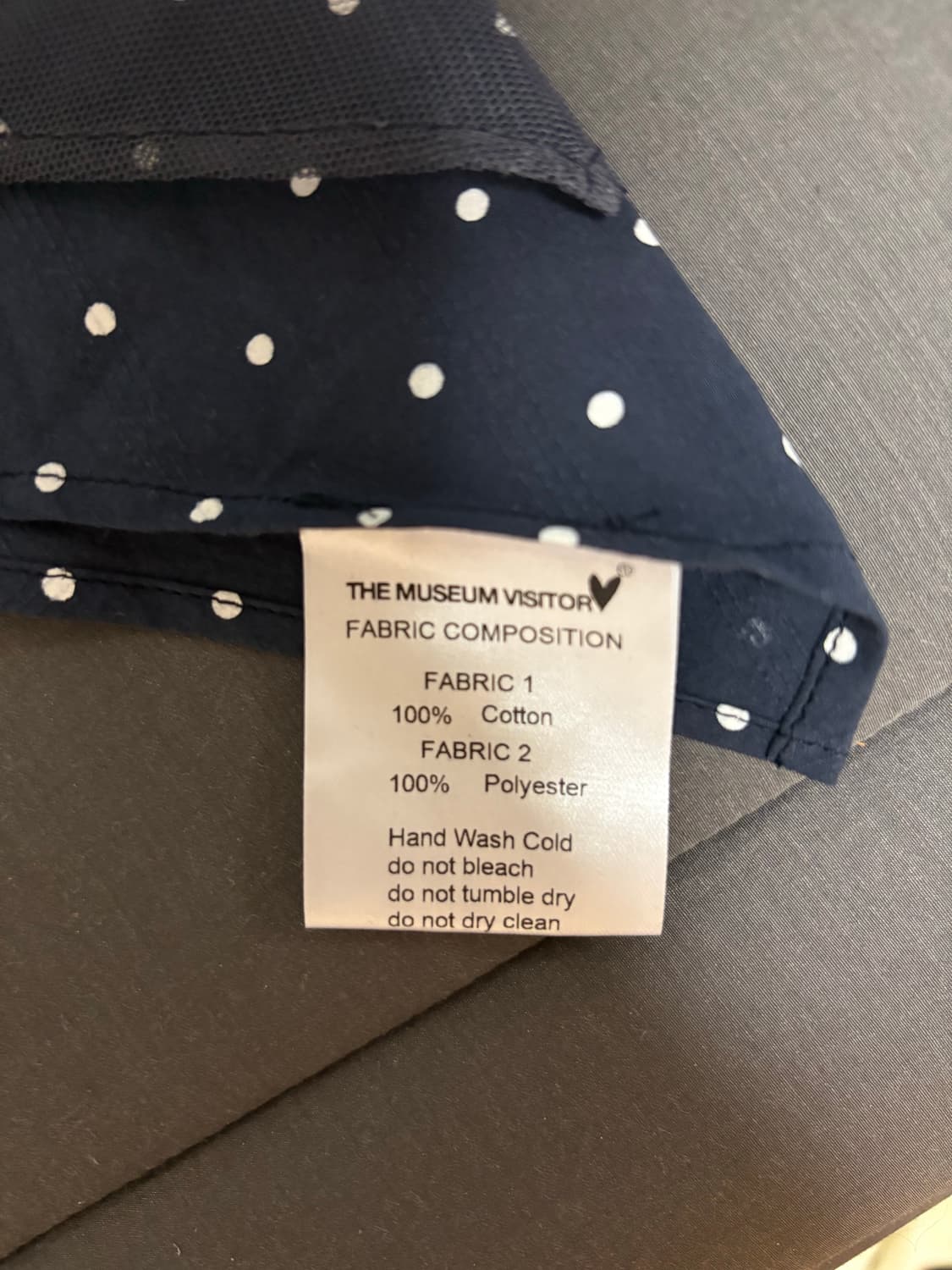 더뮤지엄비지터 도트 스카프 네이비 상품이미지4