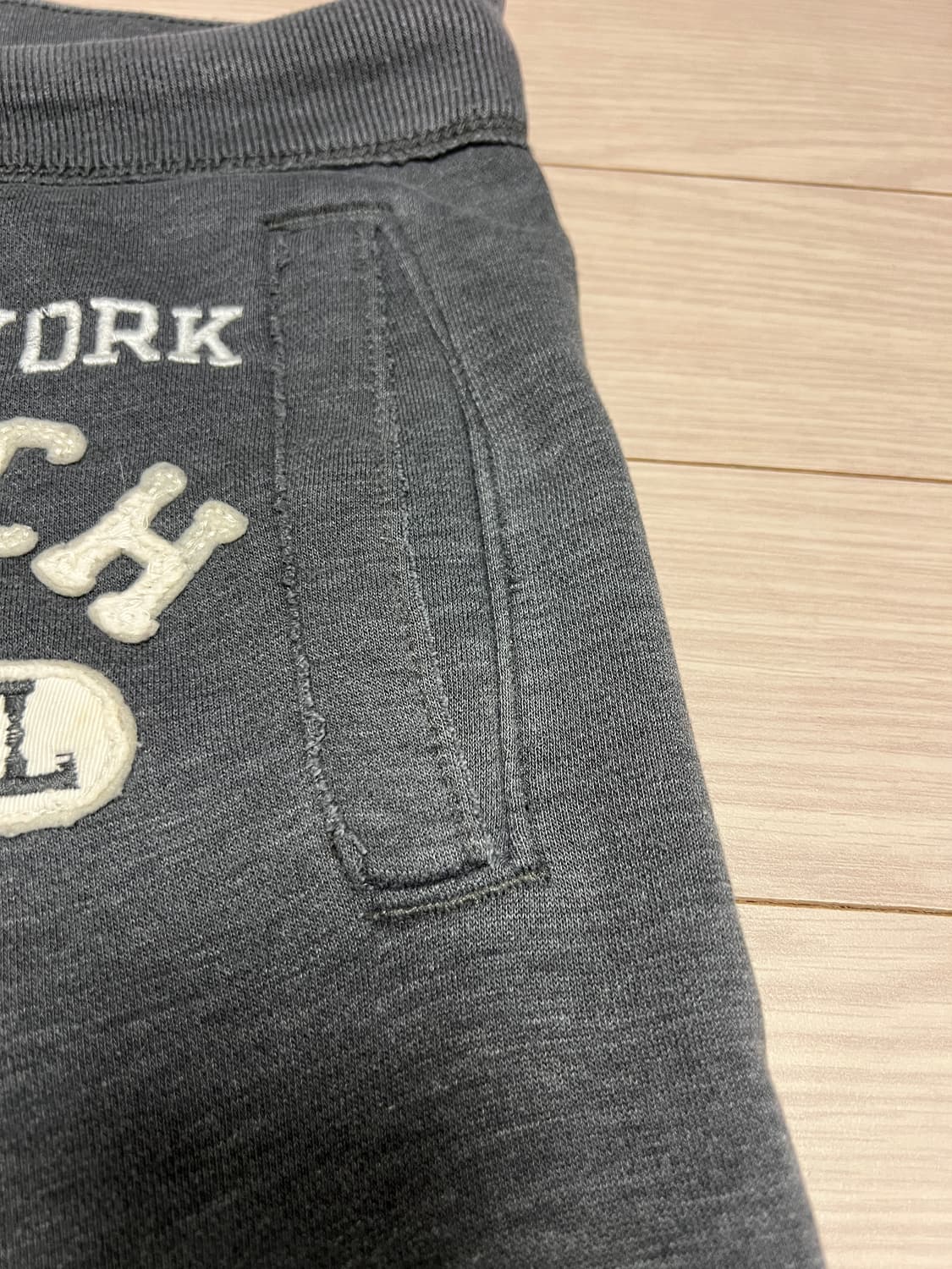 아베크롬비 & 피치 로고 스웻 조거 팬츠 / 차콜그레이 상품이미지4