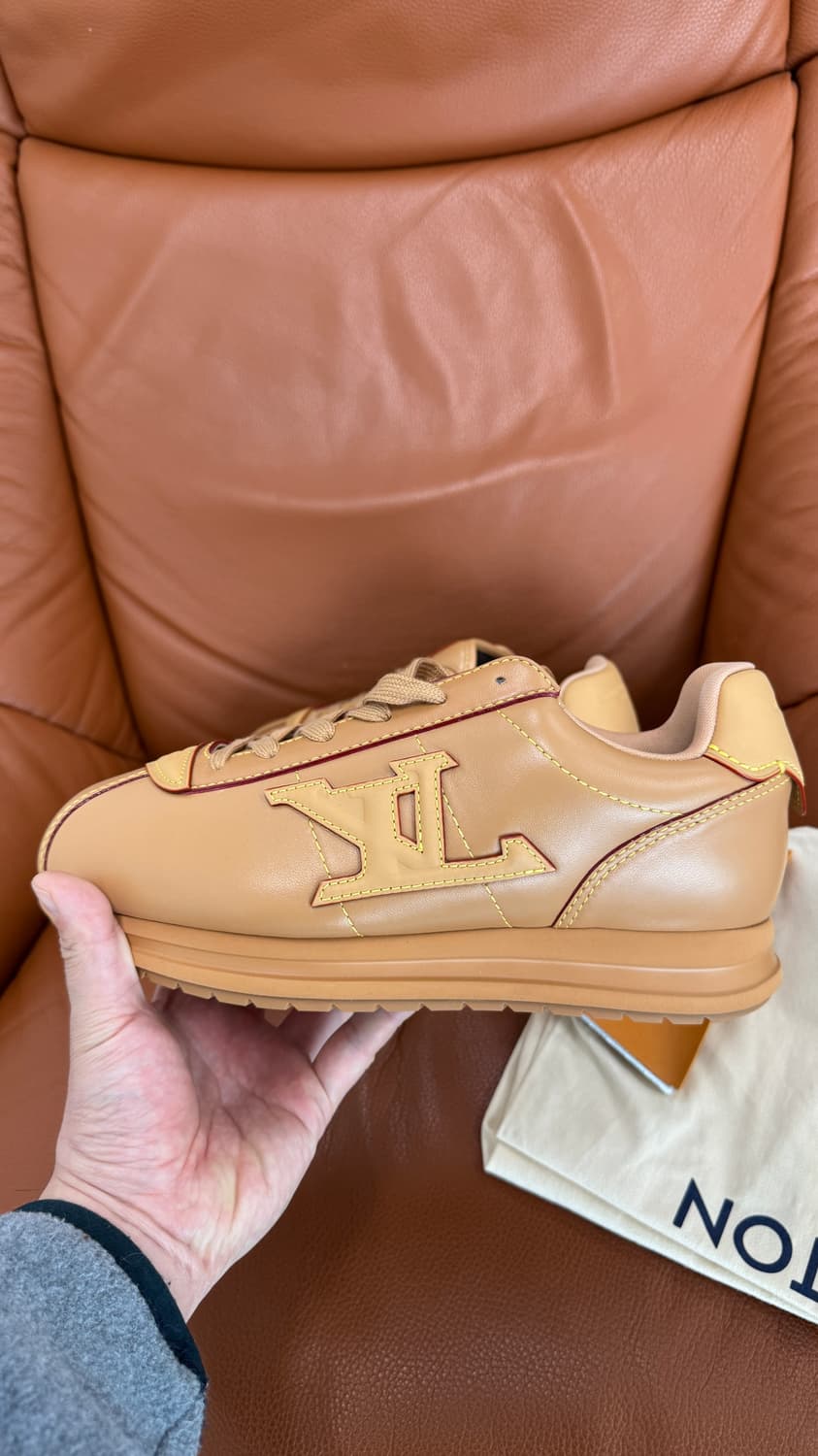 루이비통 버터 소프트 브라운 스니커즈 상품이미지2