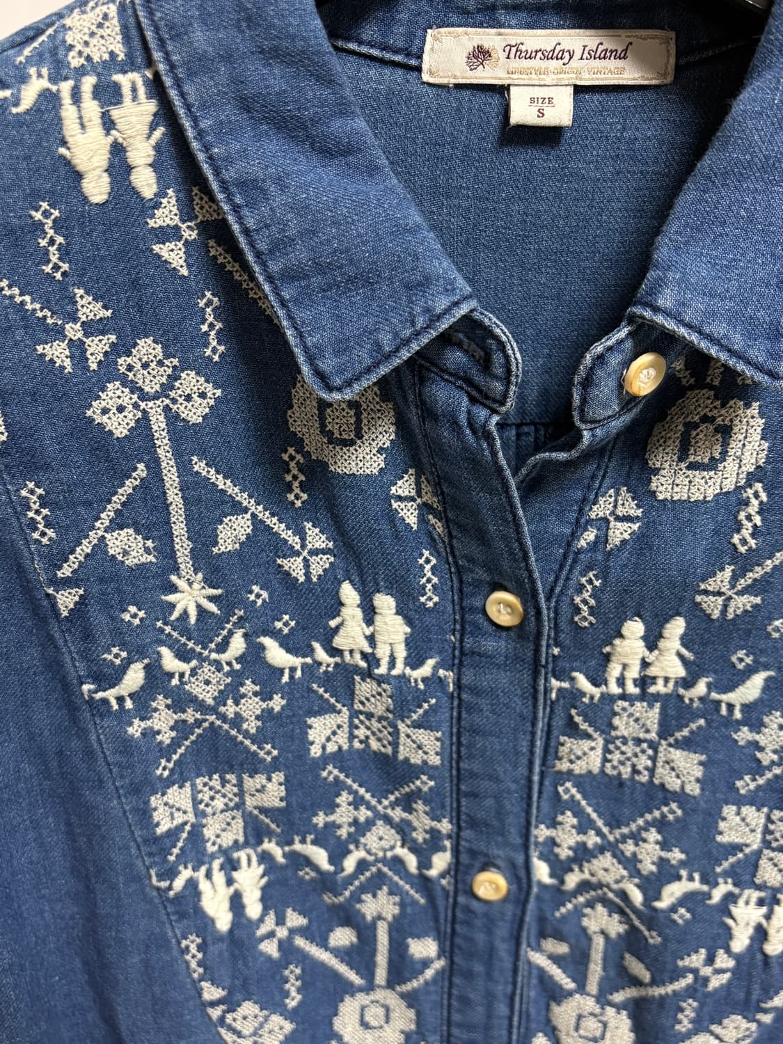 써스데이 아일랜드 자수 데님 원피스 상품이미지3