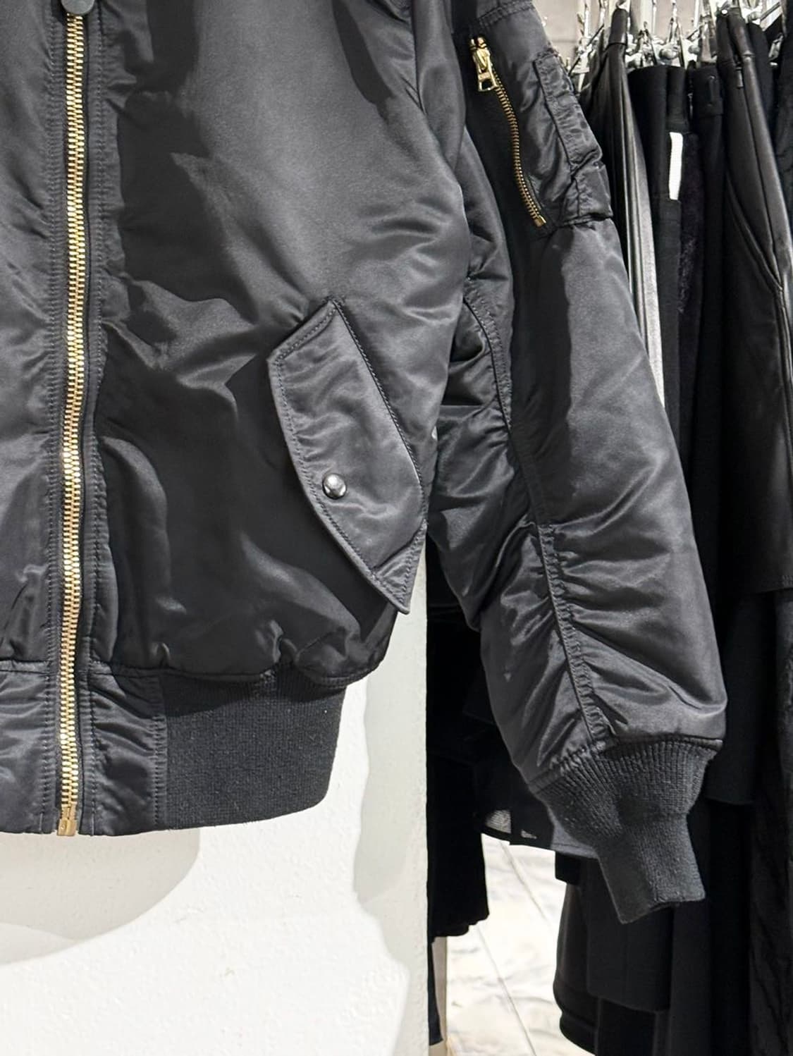 알파 인더스트리 블랙 MA-1 리버시블 플라이트 자켓 상품이미지6