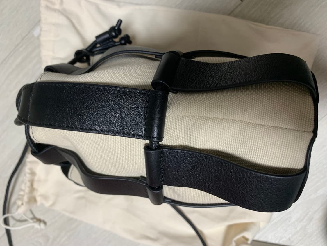 헤레우 리네라백 블랙 새상품 (정가 710,000원) 네모세모님 착용 상품이미지8