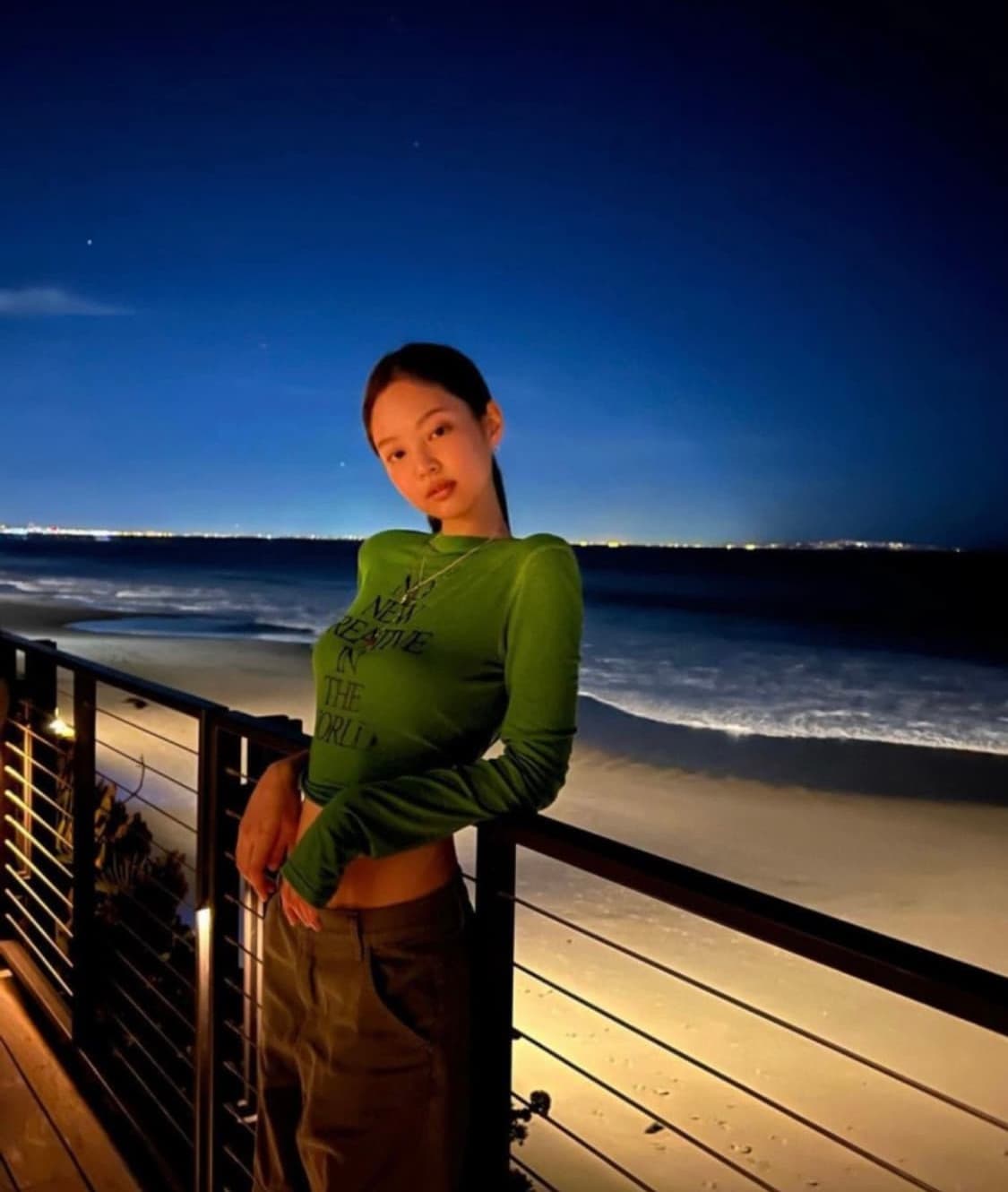 커렌트 롱 슬리브 티 그린(제니 착용) 상품이미지1