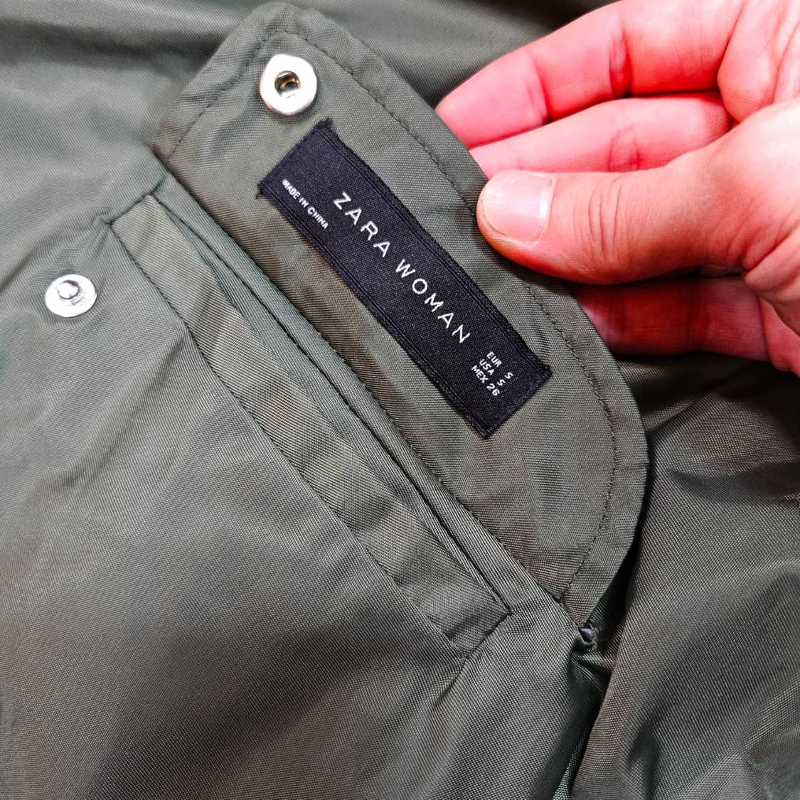 자라(ZARA) 크롭 벨티드 항공점퍼
S size
 상품이미지6