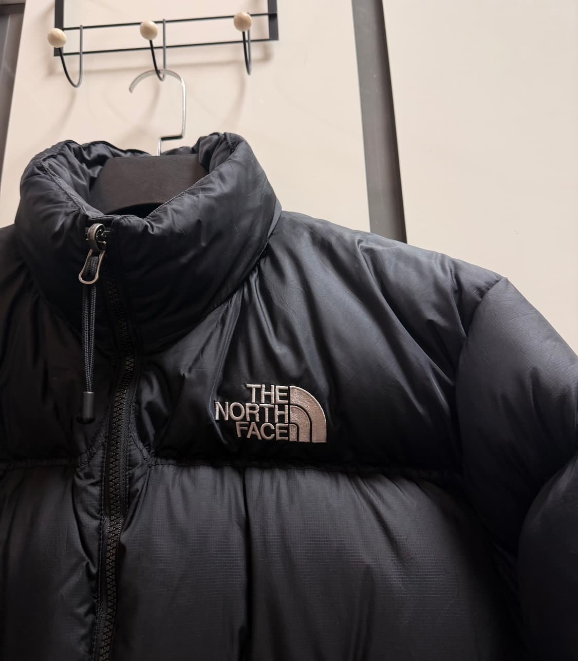 (L)105 노스페이스 센터로고 패딩 블랙 상품이미지4