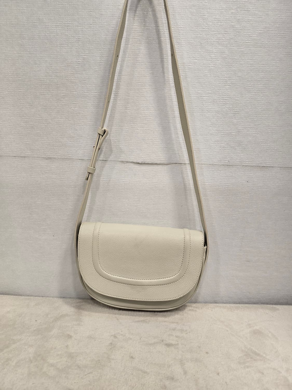 레이드백 로니 클래식 아이보리 반달 스몰  숄더백 상품이미지1