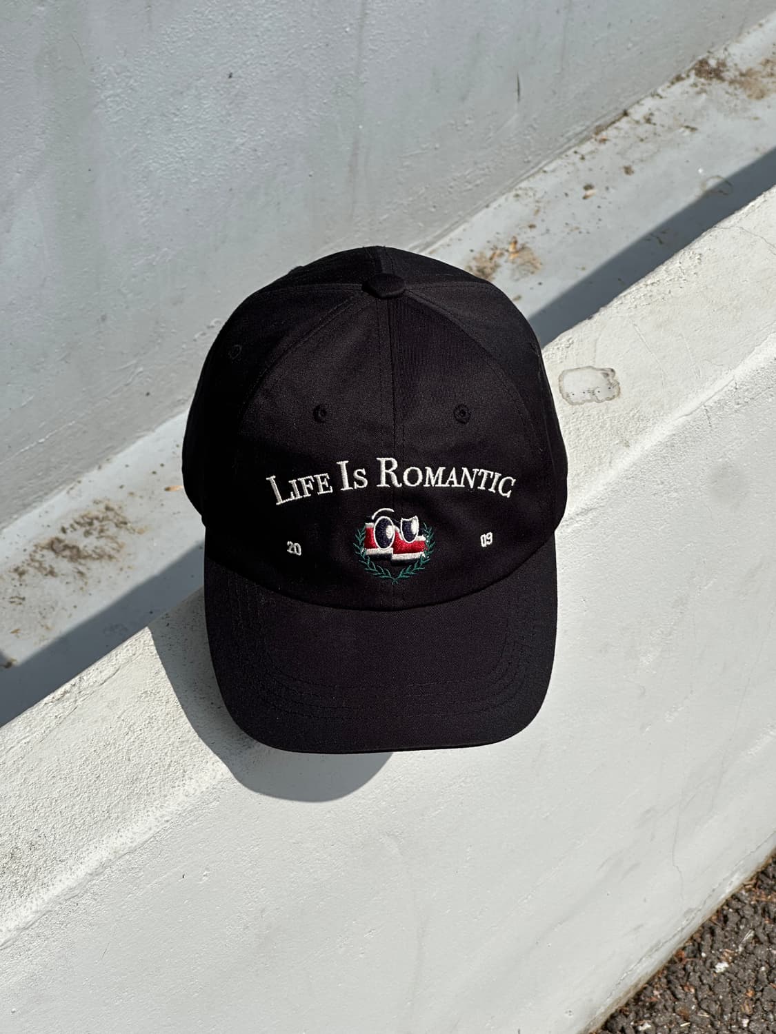 [F] 로맨틱크라운 레터링 블랙 볼캡 모자 상품이미지1