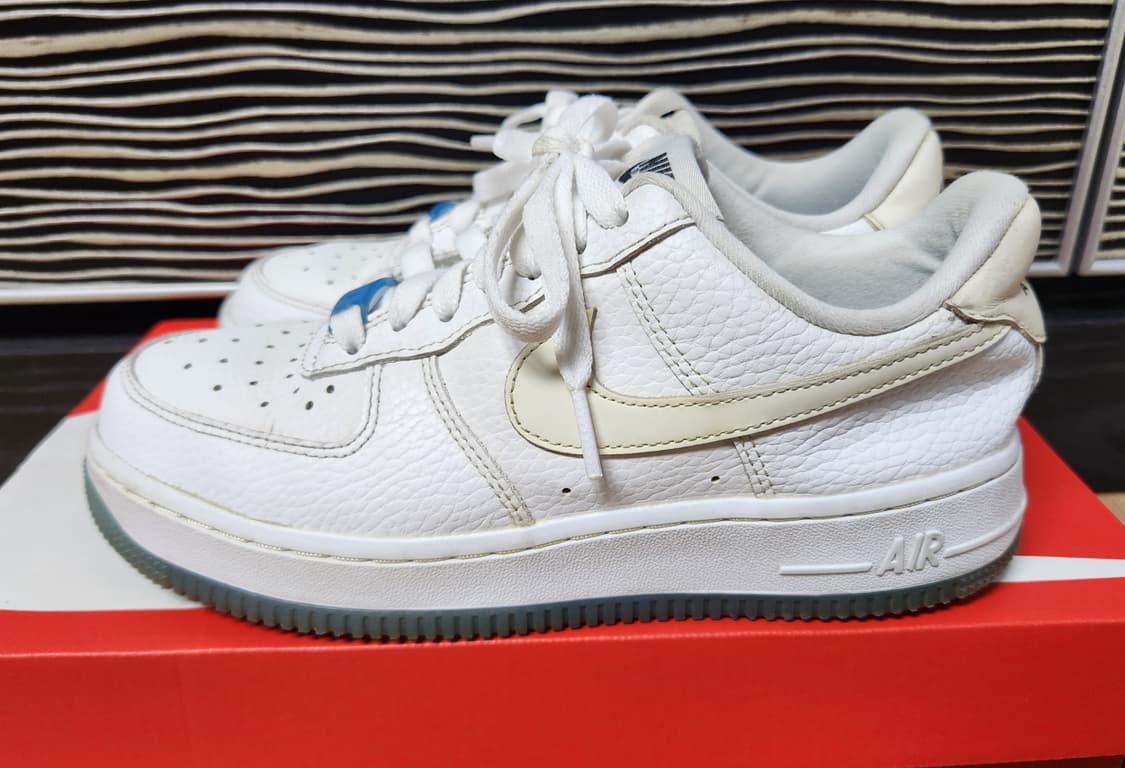 나이키 에어포스1 '07 LX 화이트 유니버시티 블루 스니커즈, 운동화  상품이미지4