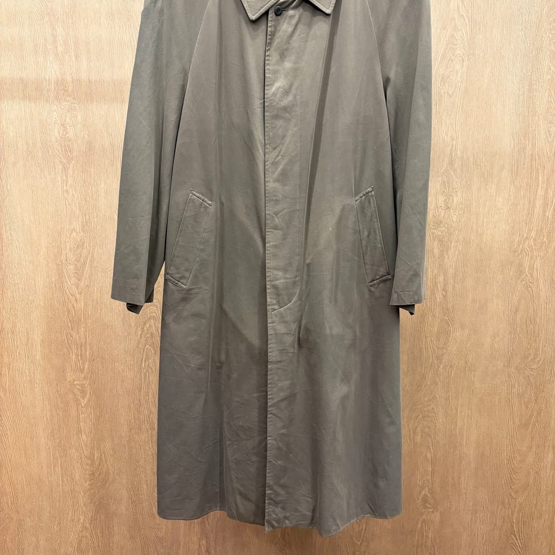 지방시 미니멀 싱글 롱 코트 레귤러 카라 사이드 사선 포켓 디테일 브라운 상품이미지5