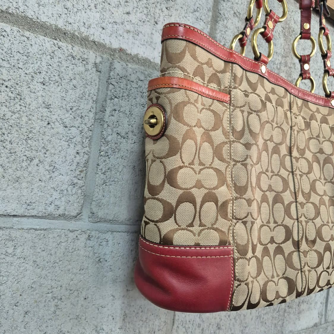 코치 시그니처 숄더백 상품이미지8