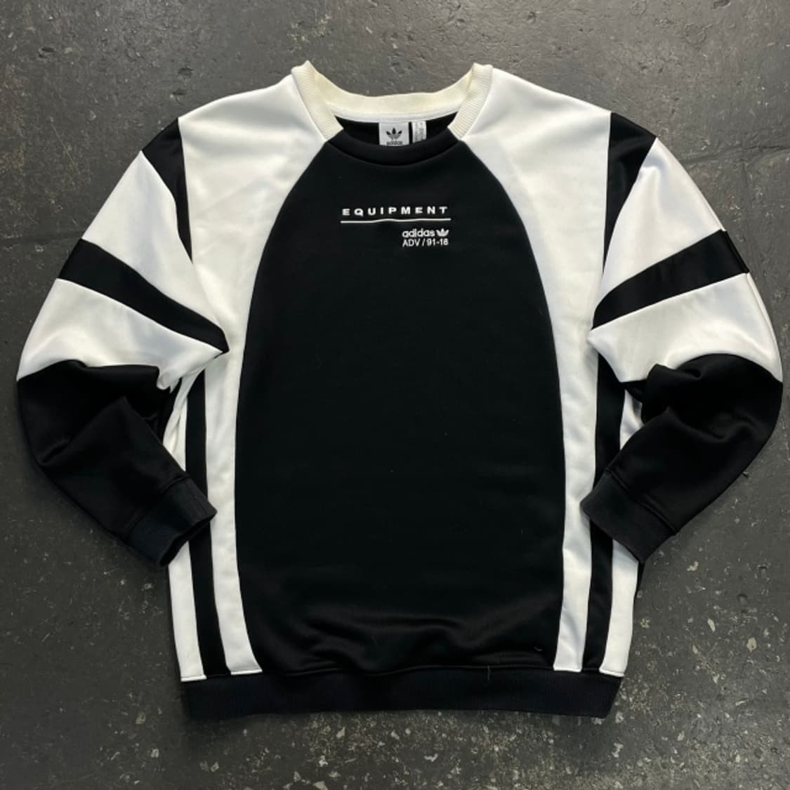 100 아디다스 이큅먼트 맨투맨  상품이미지1