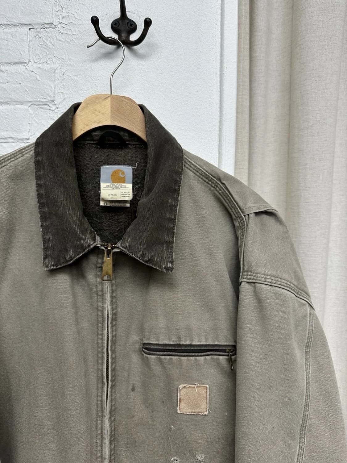 칼하트 J97 디트로이트 자켓 데저트 상품이미지3