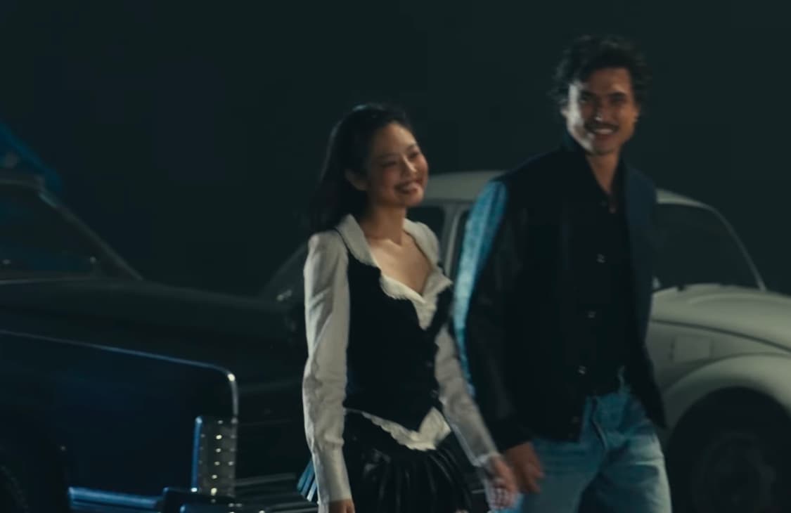 Clover Leaf Neck Blouse Ivory (s) 제니착용 상품이미지3