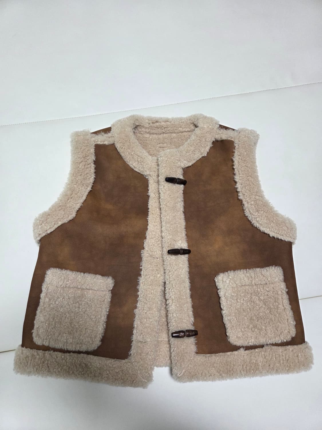 오로 라퍼지포우먼 스웨이드 토글 무스탕베스트 무스탕조끼 상품이미지2