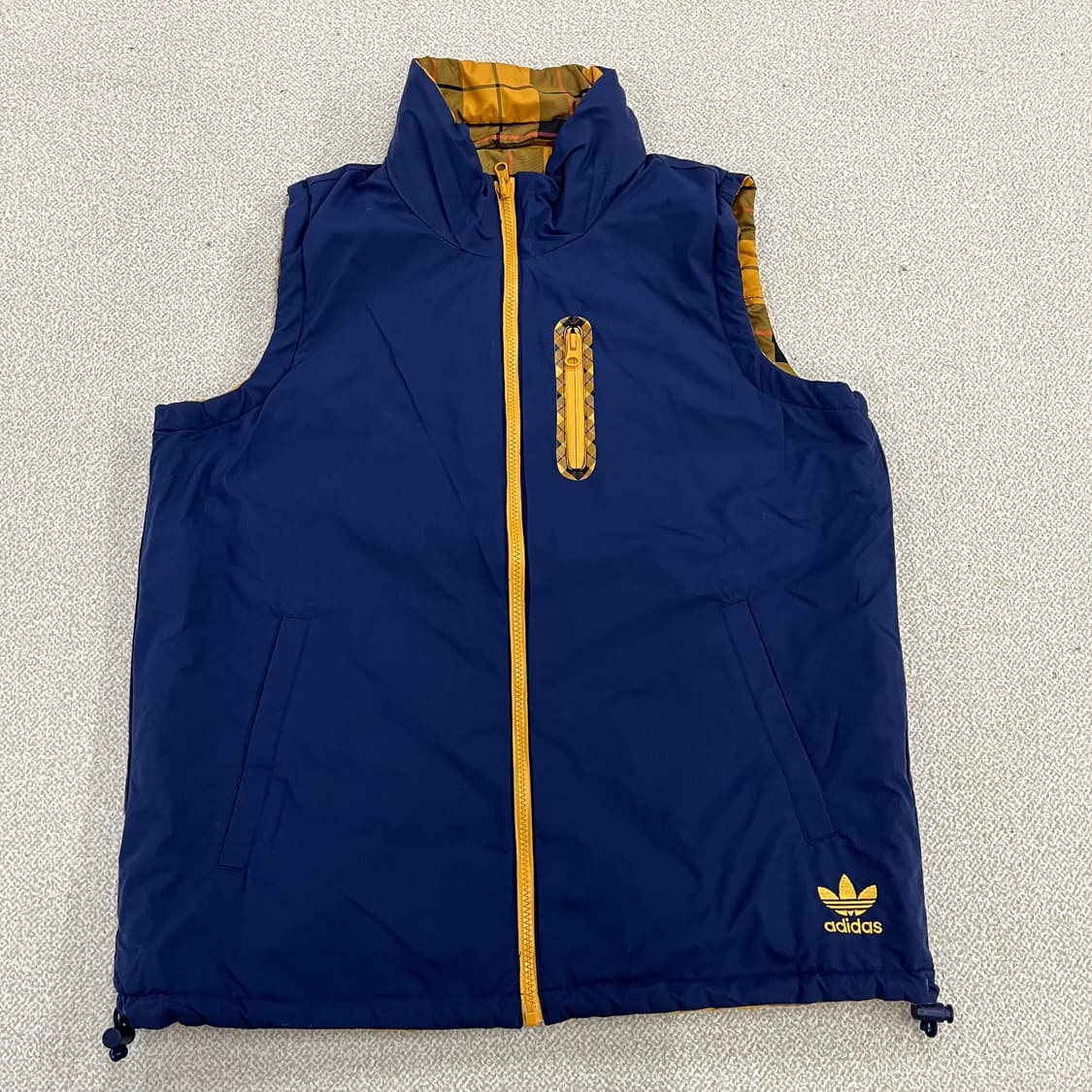 100 아디다스 리버시블 패딩 조끼 0129M1 상품이미지1