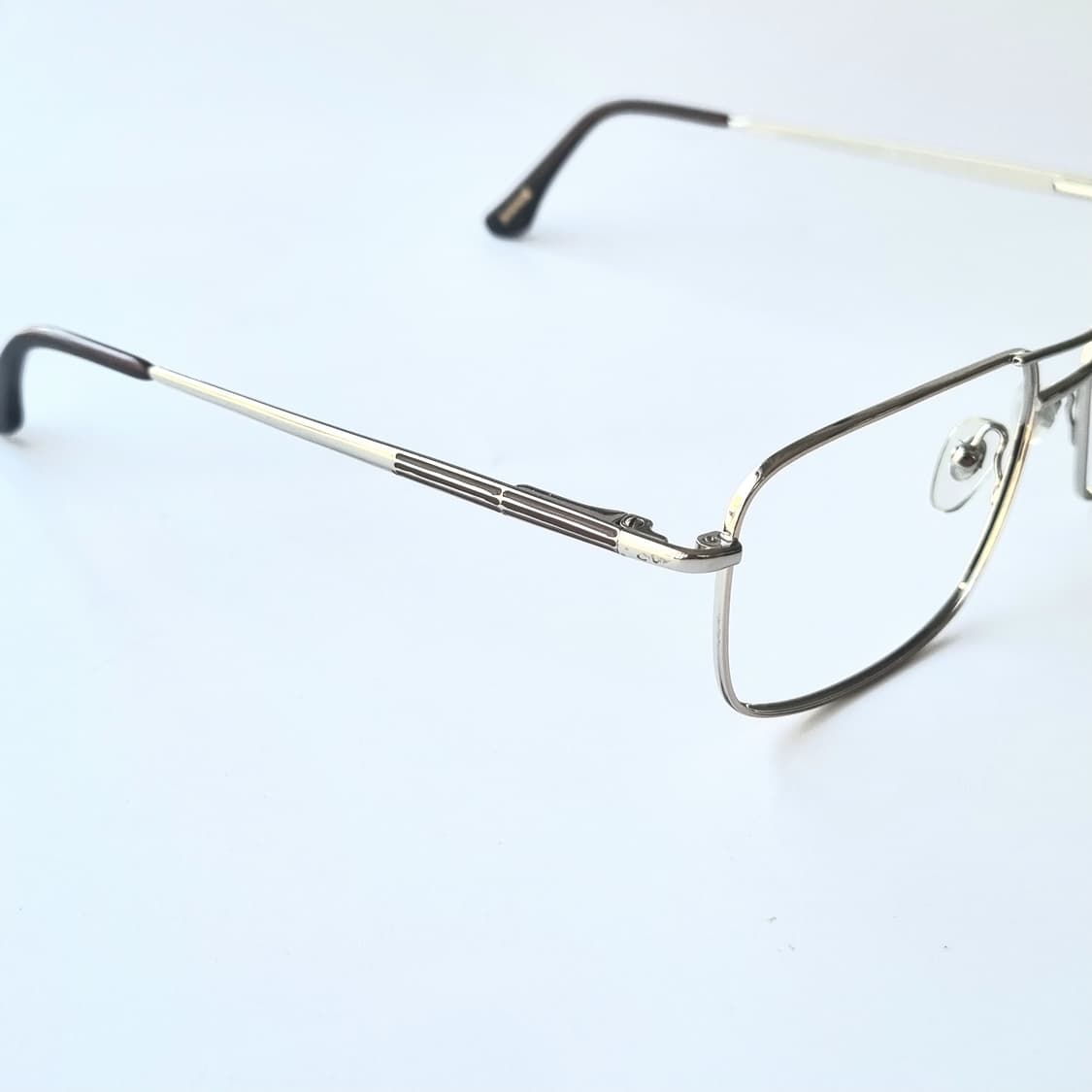 데드스탁 엣지를 더하는 투브릿지 긱시크 안경테 738 상품이미지8