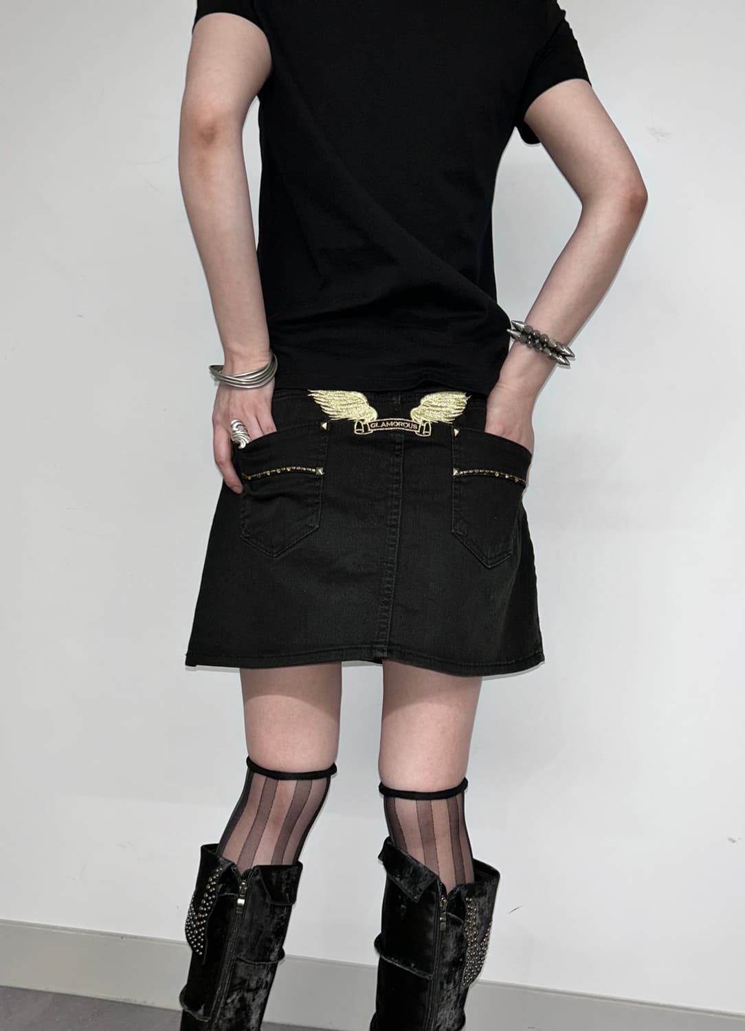 Glamorous 골드 윙 블랙 미니 스커트 상품이미지1