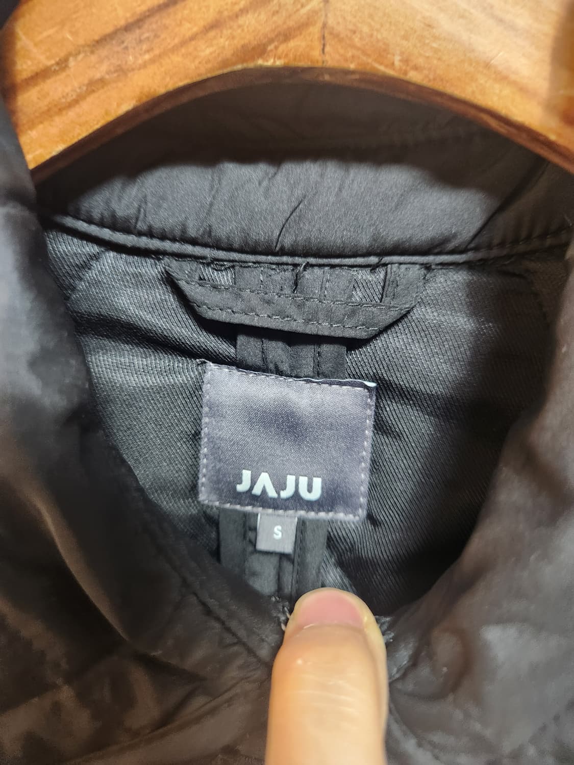 미착용급  자주 블랙 퀼팅 롱 코트 상품이미지5