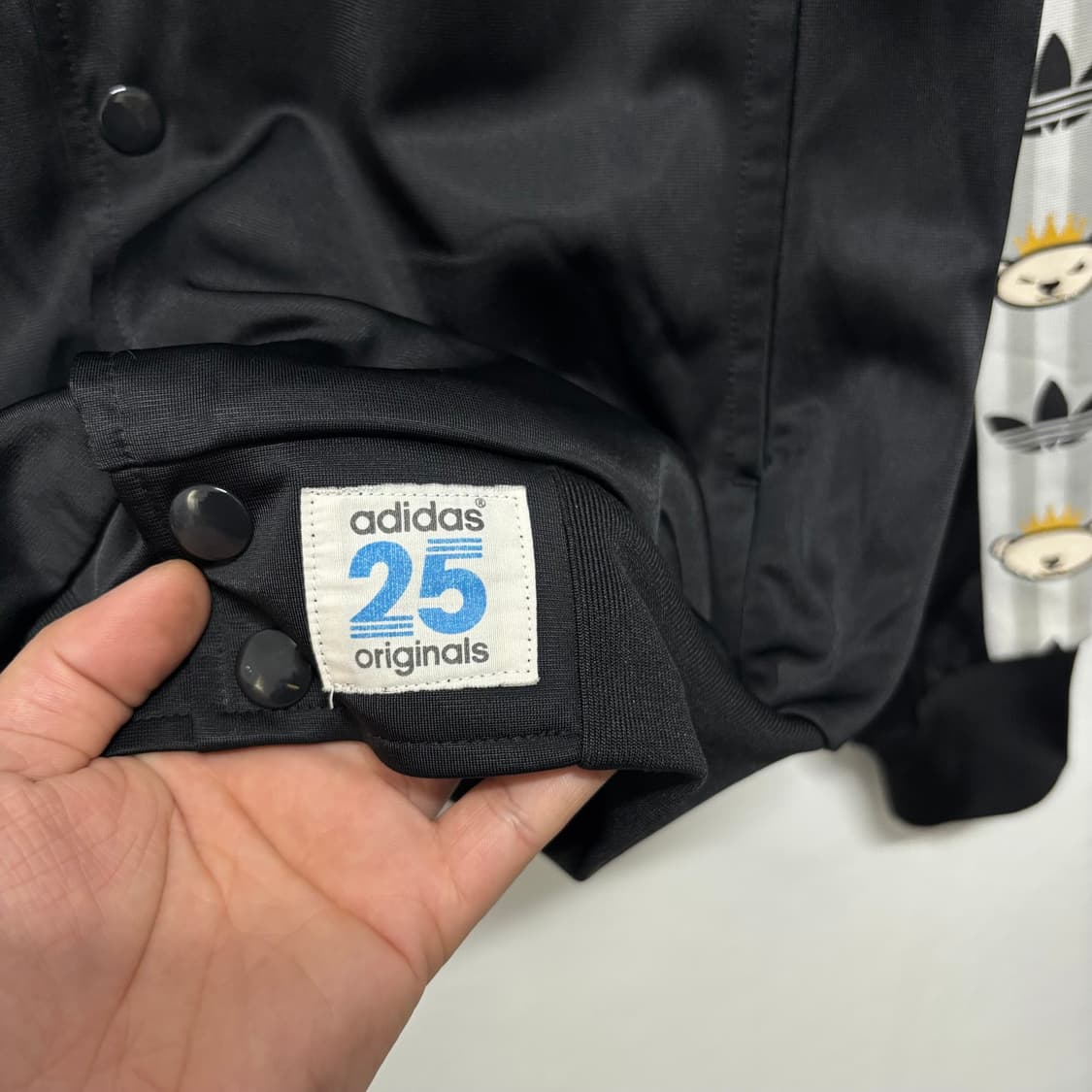 아디다스 블랙 니고베어 트랙탑 상품이미지4