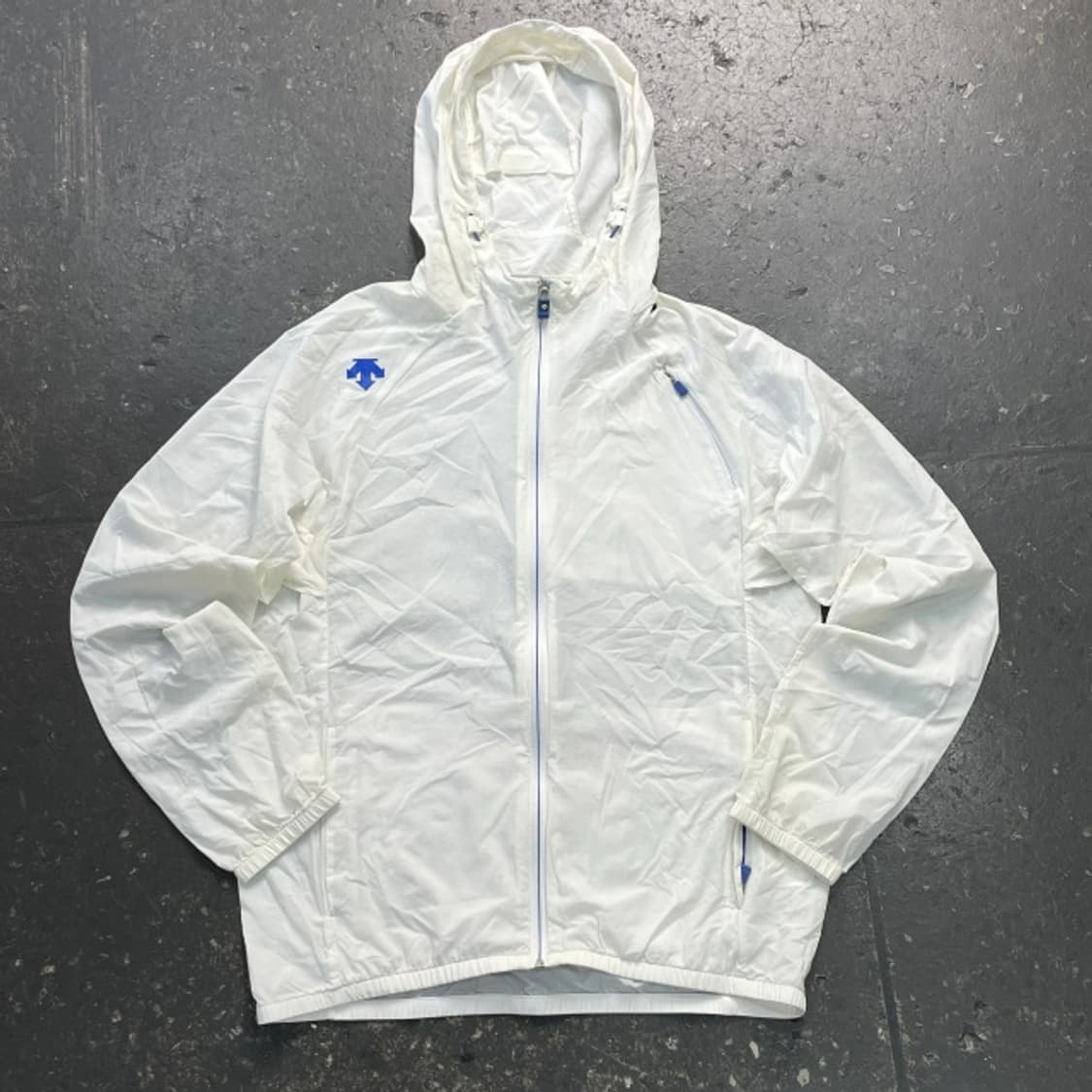 100 데상트 경량 바람막이  상품이미지1