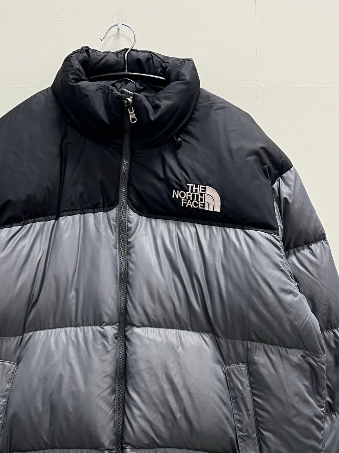 노스페이스 700필 눕시 구스 다운 자켓 그레이 상품이미지3