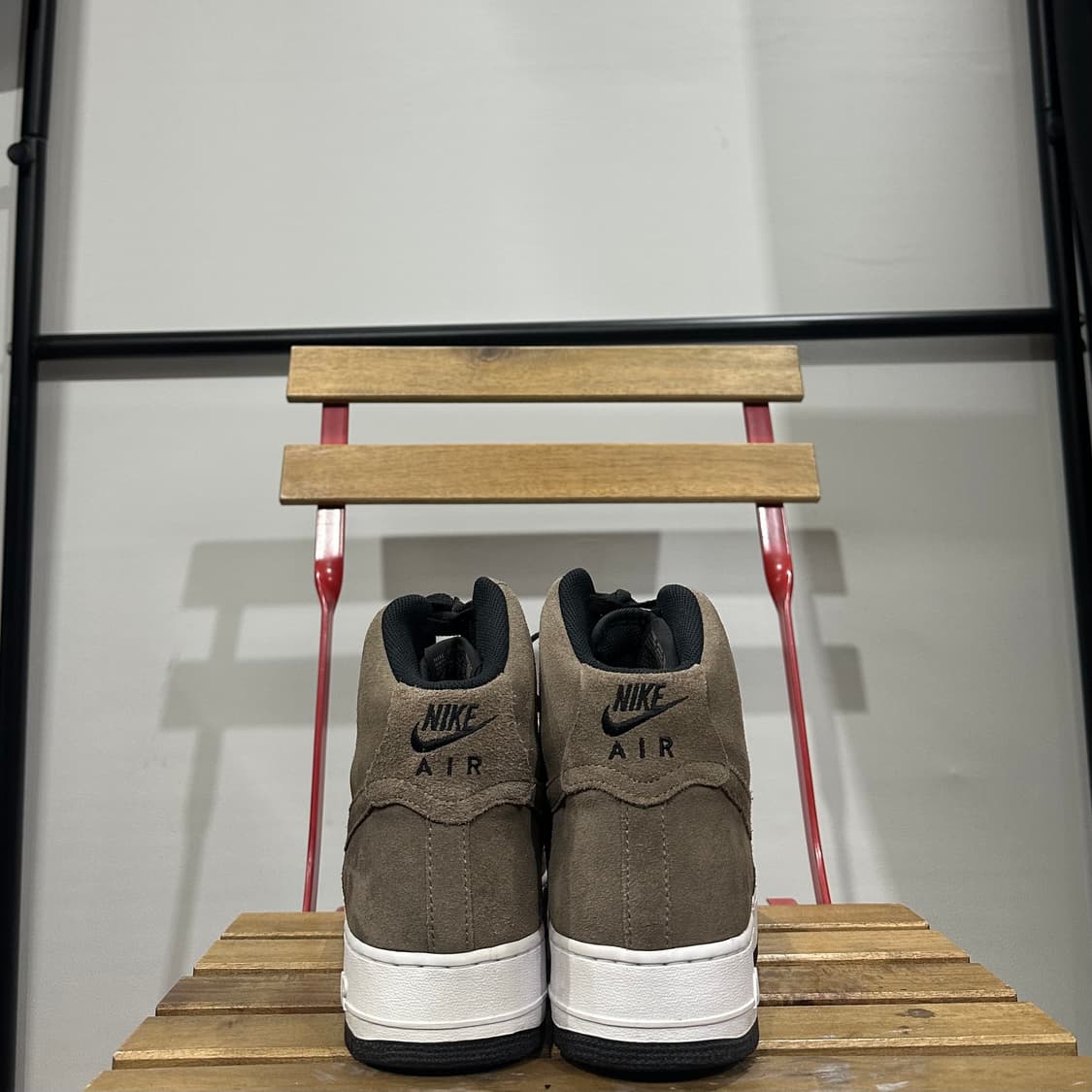 300) 나이키 운동화 남성 남자 신발 에어포스 07 하이 머쉬룸 상품이미지4