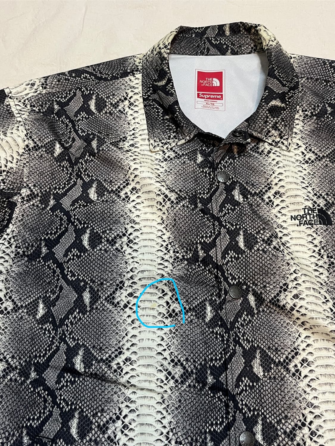 슈프림 x 노스페이스 스네이크스킨 코치자켓 상품이미지3