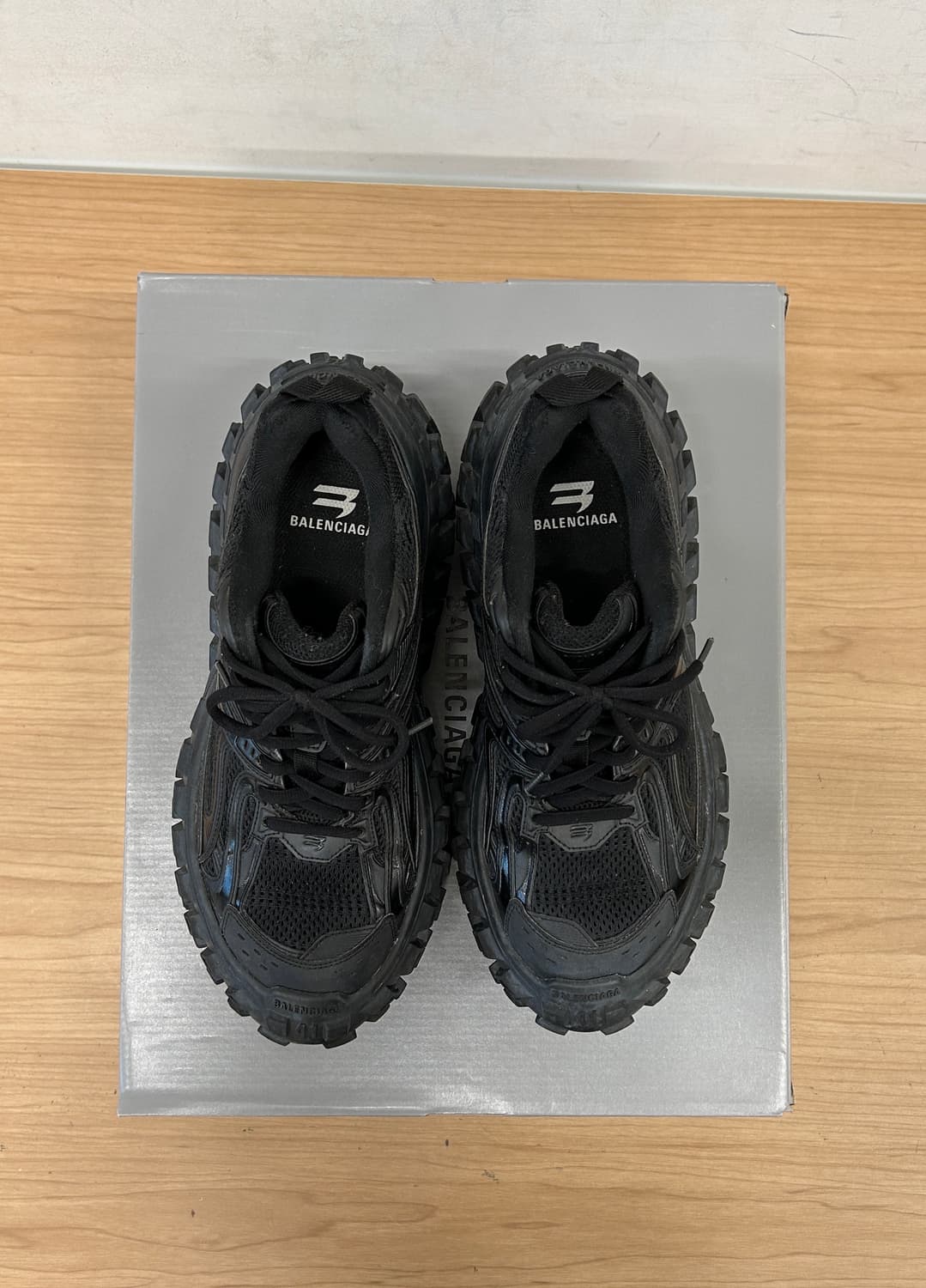 발렌시아가 디펜더 블랙 상품이미지5