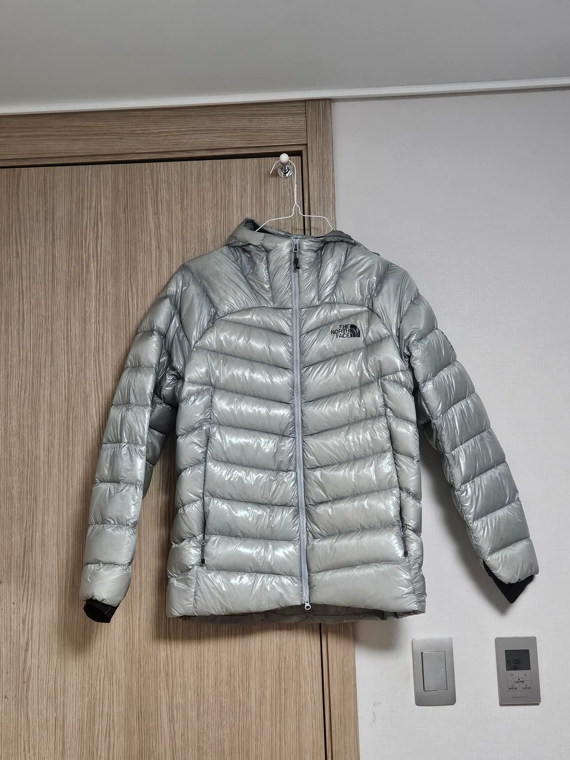 노스페이스 마테호른 패딩 실버 m 상품이미지1