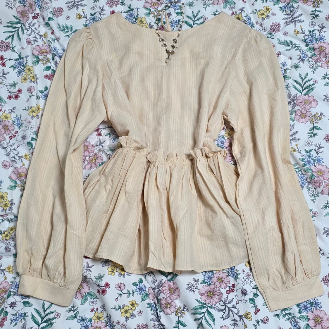 빈티지)하구미모리걸 아이보리 리본 셔링 로맨틱 린넨페플럼 린넨블라우스 상품이미지3