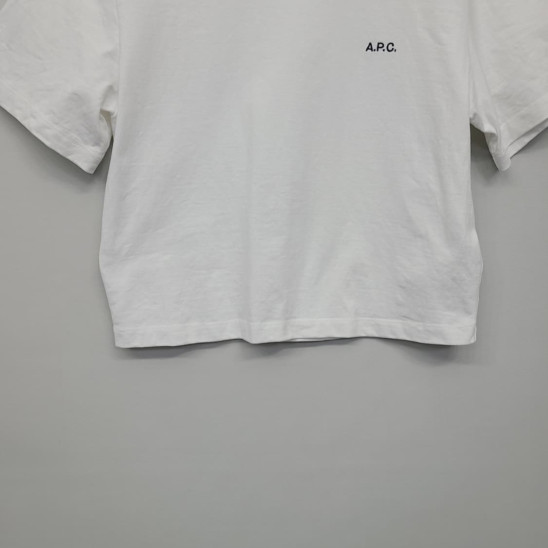 [정품] 아페쎄(A.P.C.) 박시 마이크로 로고 크롭 티셔츠(M/90) 상품이미지4