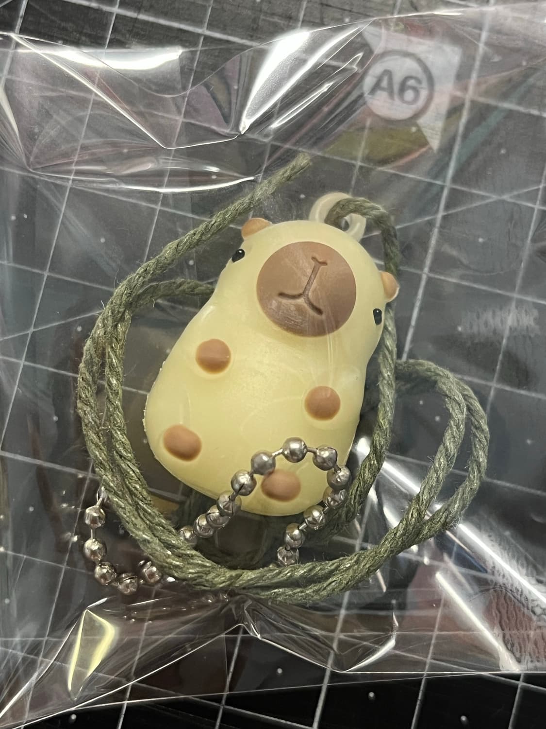 UV 변색 키링 카피바라 (열쇠고리/ 차량용 장식/ 태닝/ 썬텐 인형) 상품이미지2