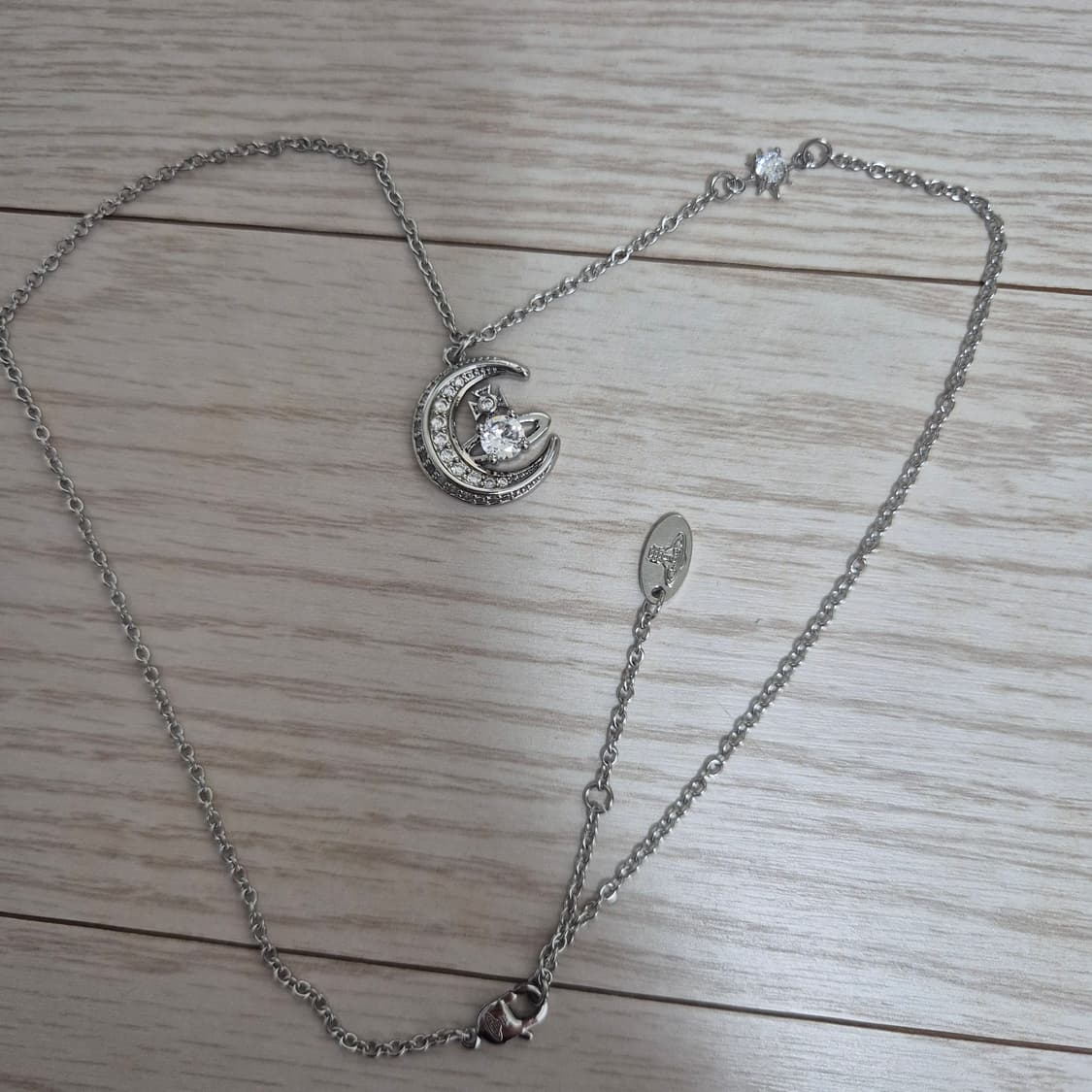 비비안웨스트우드 도리나 달 목걸이 상품이미지2