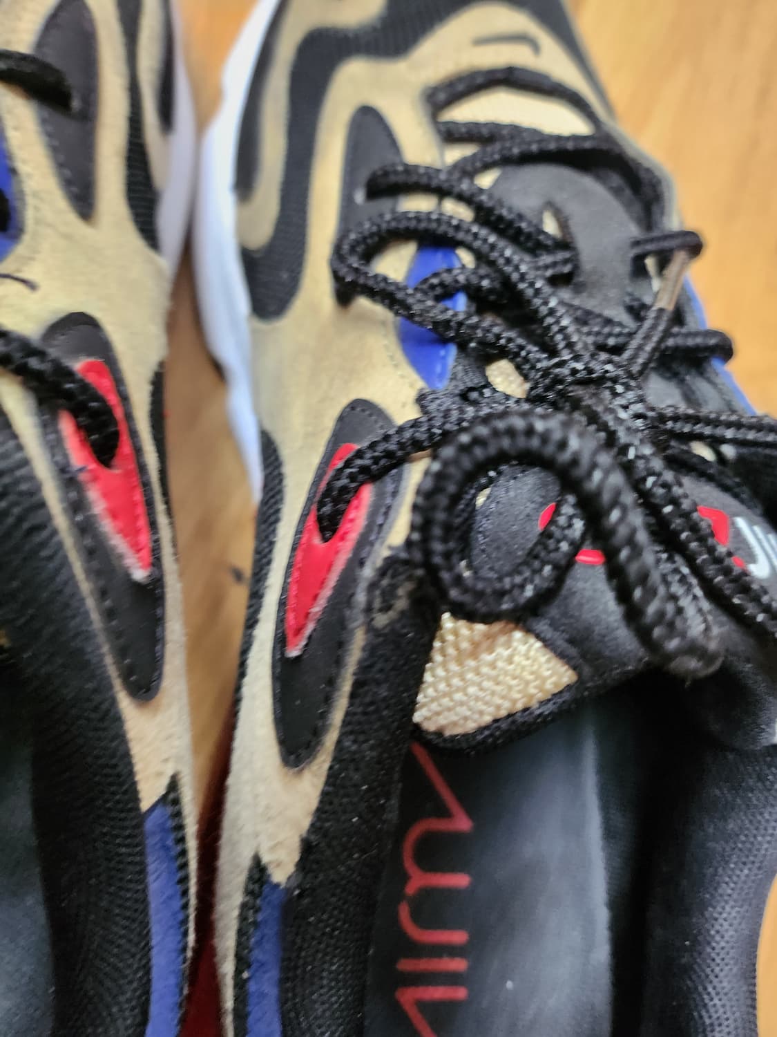 80) 나이키 NIKE 에어맥스 200 팀 골드블랙 상품이미지5