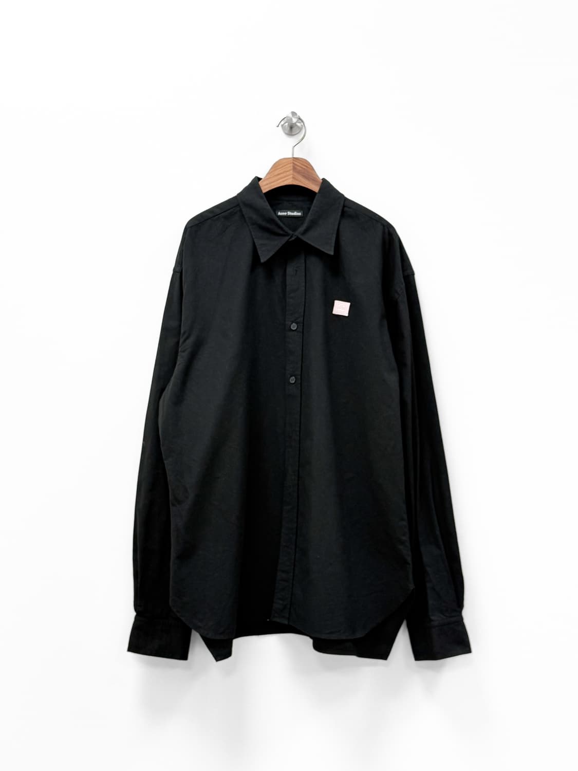아크네 스튜디오 페이스 패치 오버핏 셔츠 블랙 상품이미지1