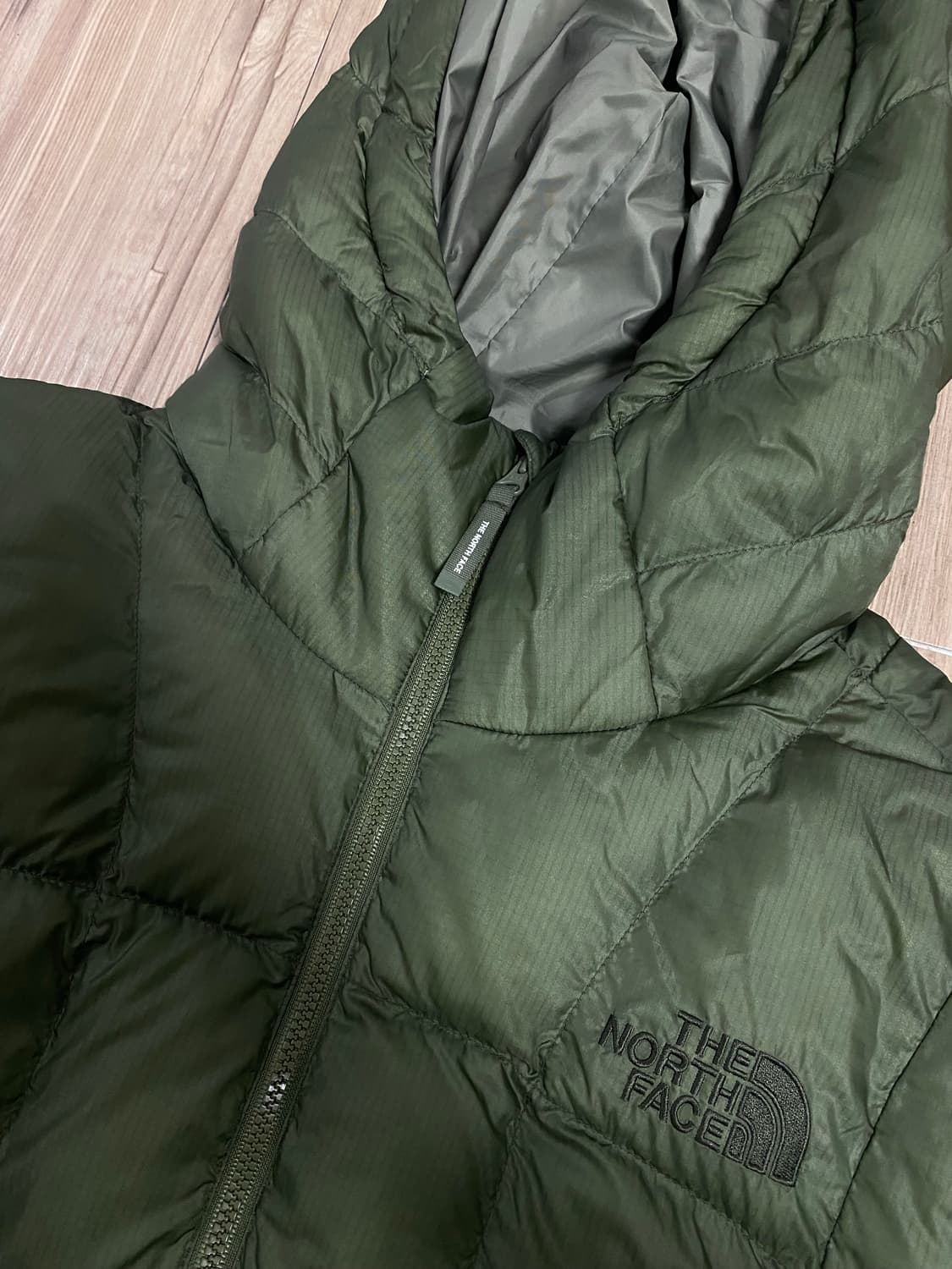 노스페이스 화이트 라벨 웨이브 온볼 카키 패딩 상품이미지4