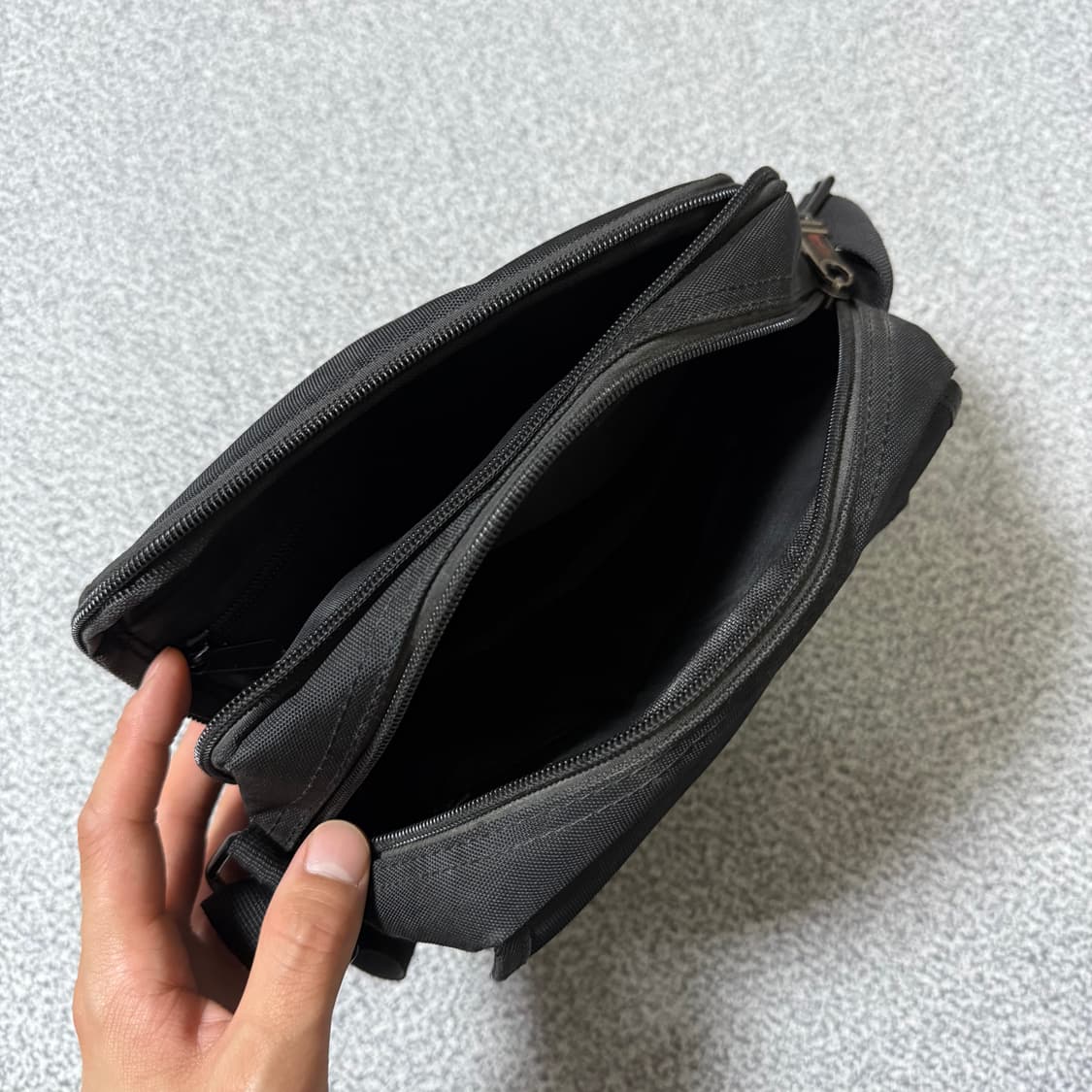 TUMI 투미 크로스백 상품이미지7