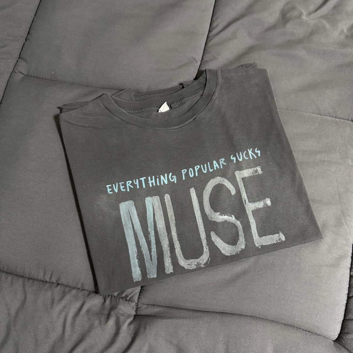 4) 폴리테루 1011 뮤즈 로우컷 페이디드 블랙 티셔츠 상품이미지1