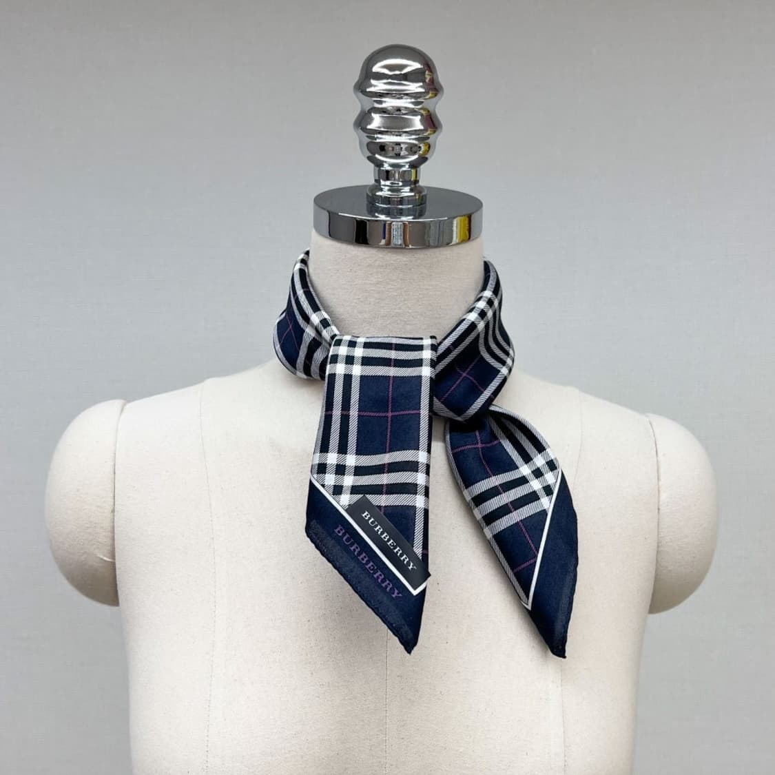 (새상품) burberry /버버리 쁘띠스카프 손수건 상품이미지6