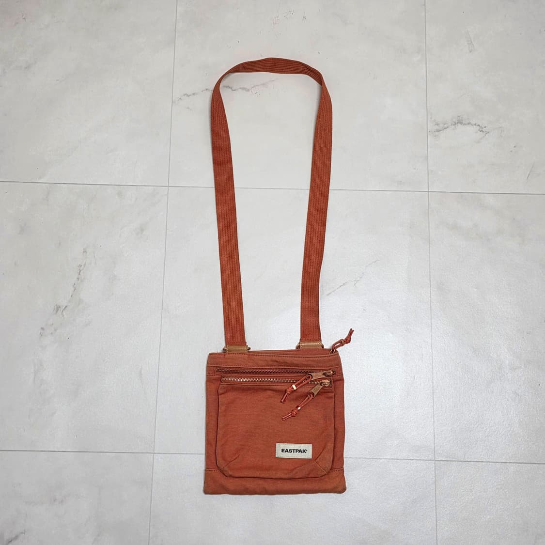 이스트팩 오렌지 미니 크로스백 상품이미지1