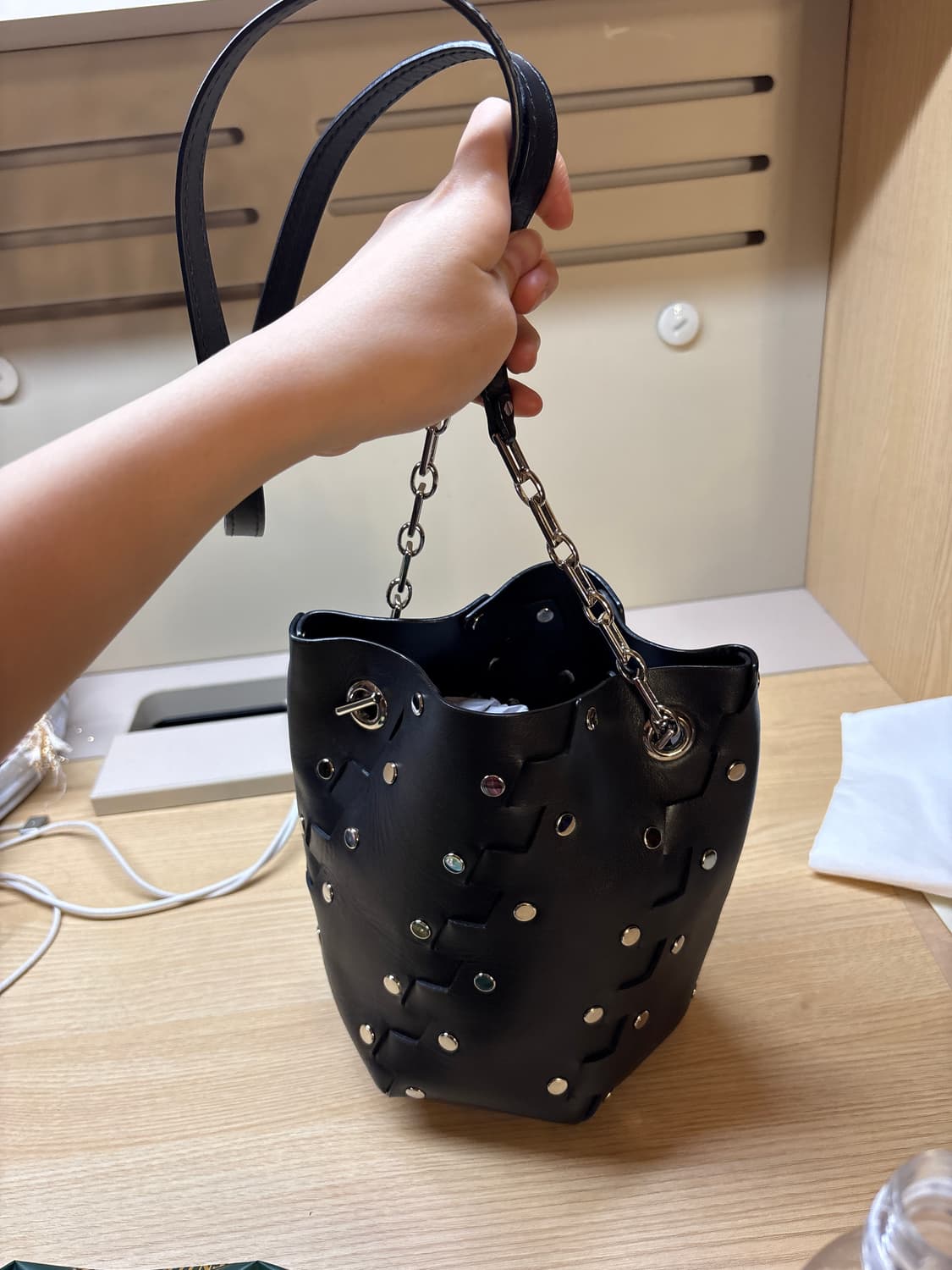 정품 프로엔자슐러 버킷백.  정가 150만원 이상 상품이미지3