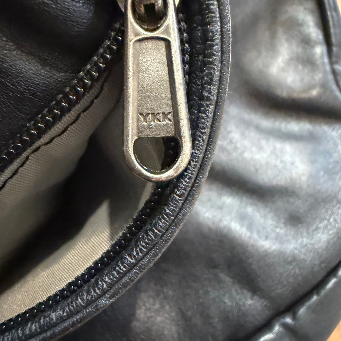 AmeriBag 클래식 레더 슬링백 상품이미지3