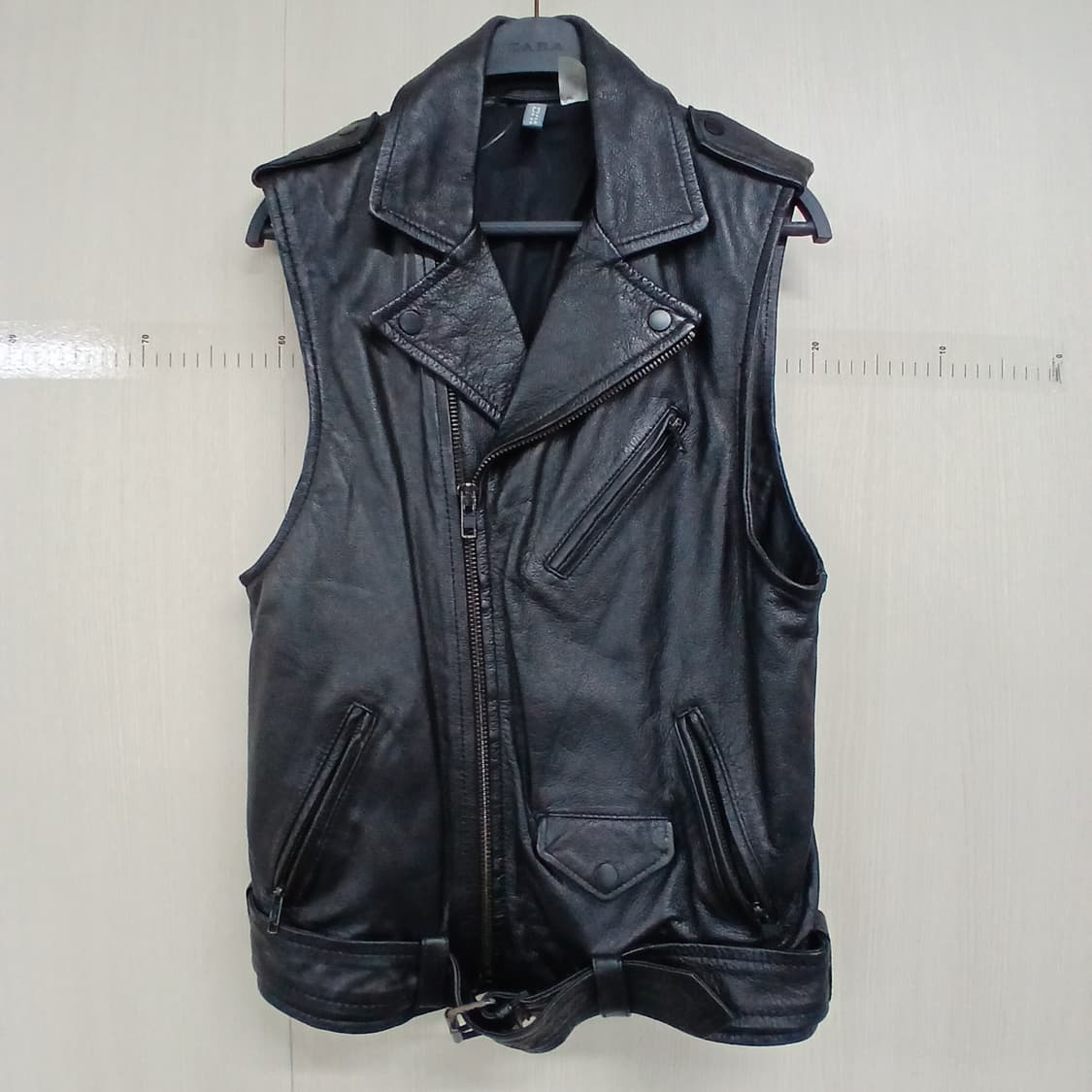 DIVIDED H&M 블랙 소가죽 베스트  상품이미지1