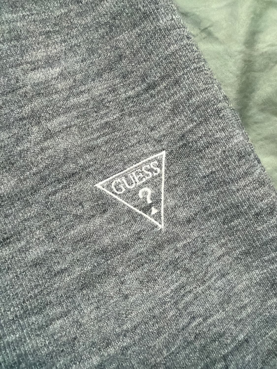 게스 긴팔 티셔츠 상품이미지4