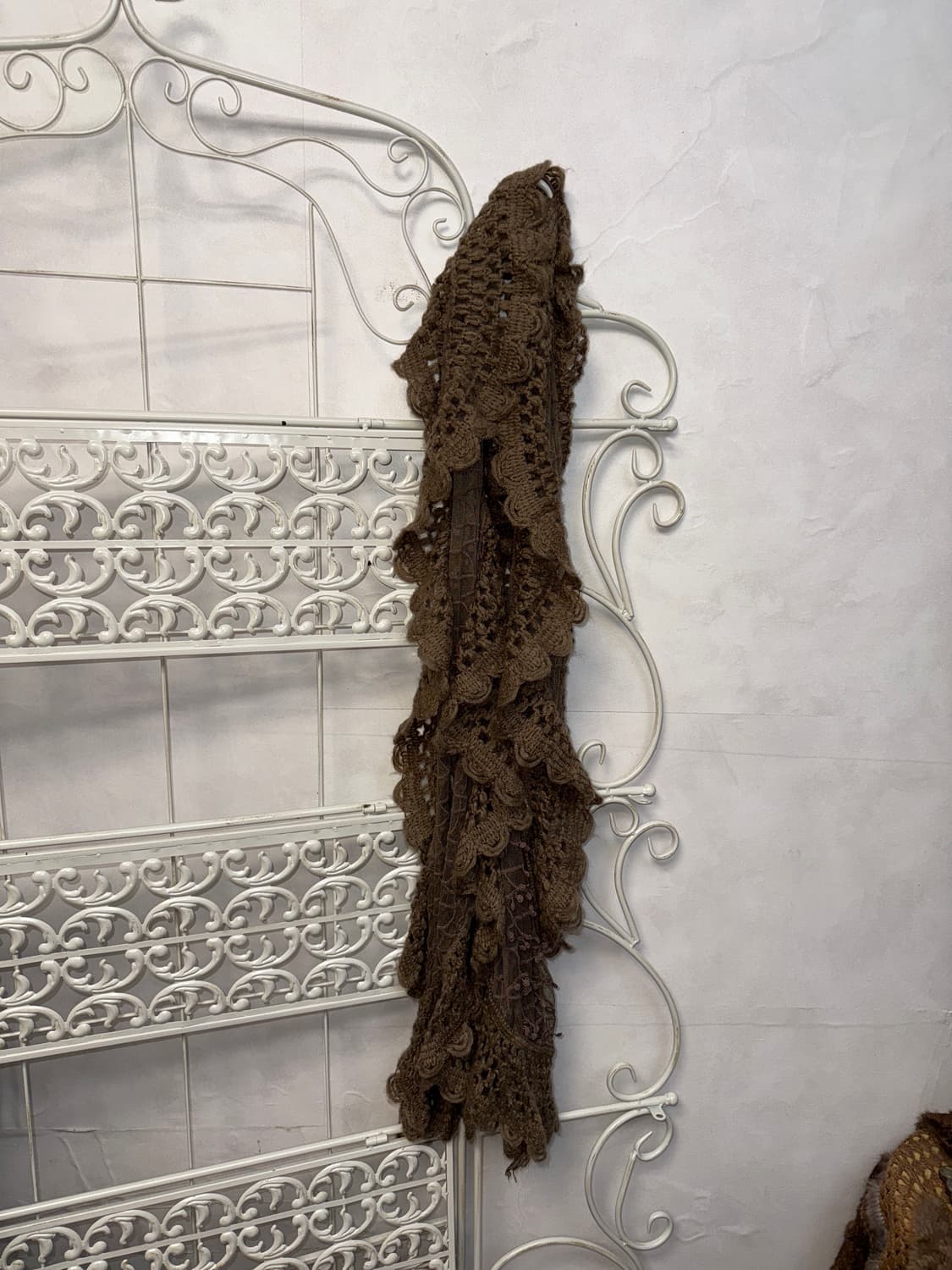 Ash brown grunge floral crochet lace 머플러 상품이미지4