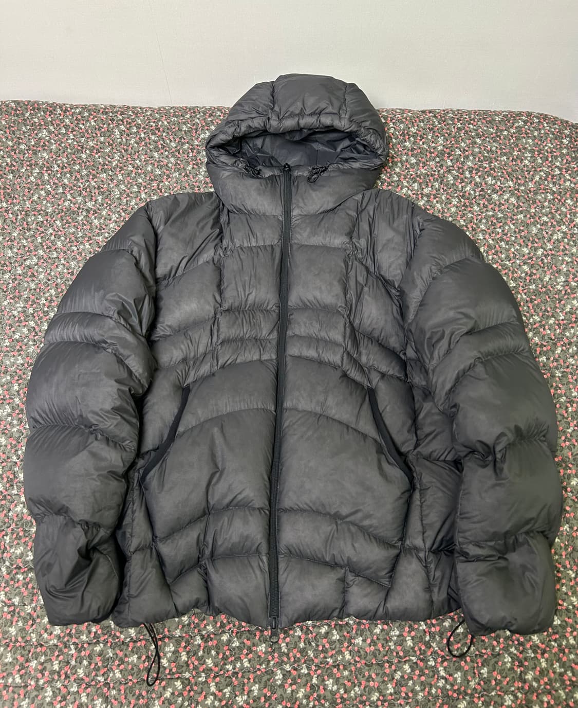 [L] 인템포무드 예티 푸퍼 덕다운 패딩 차콜 상품이미지1