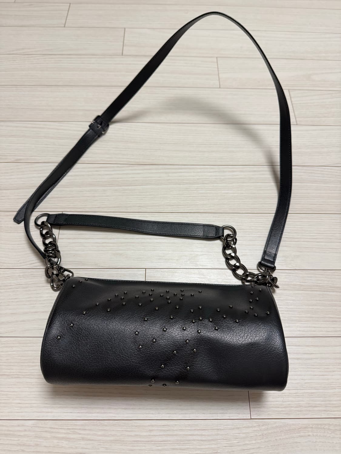 Leey RIVET SPRAY CYLINDER MINI BAG BLACK 상품이미지4