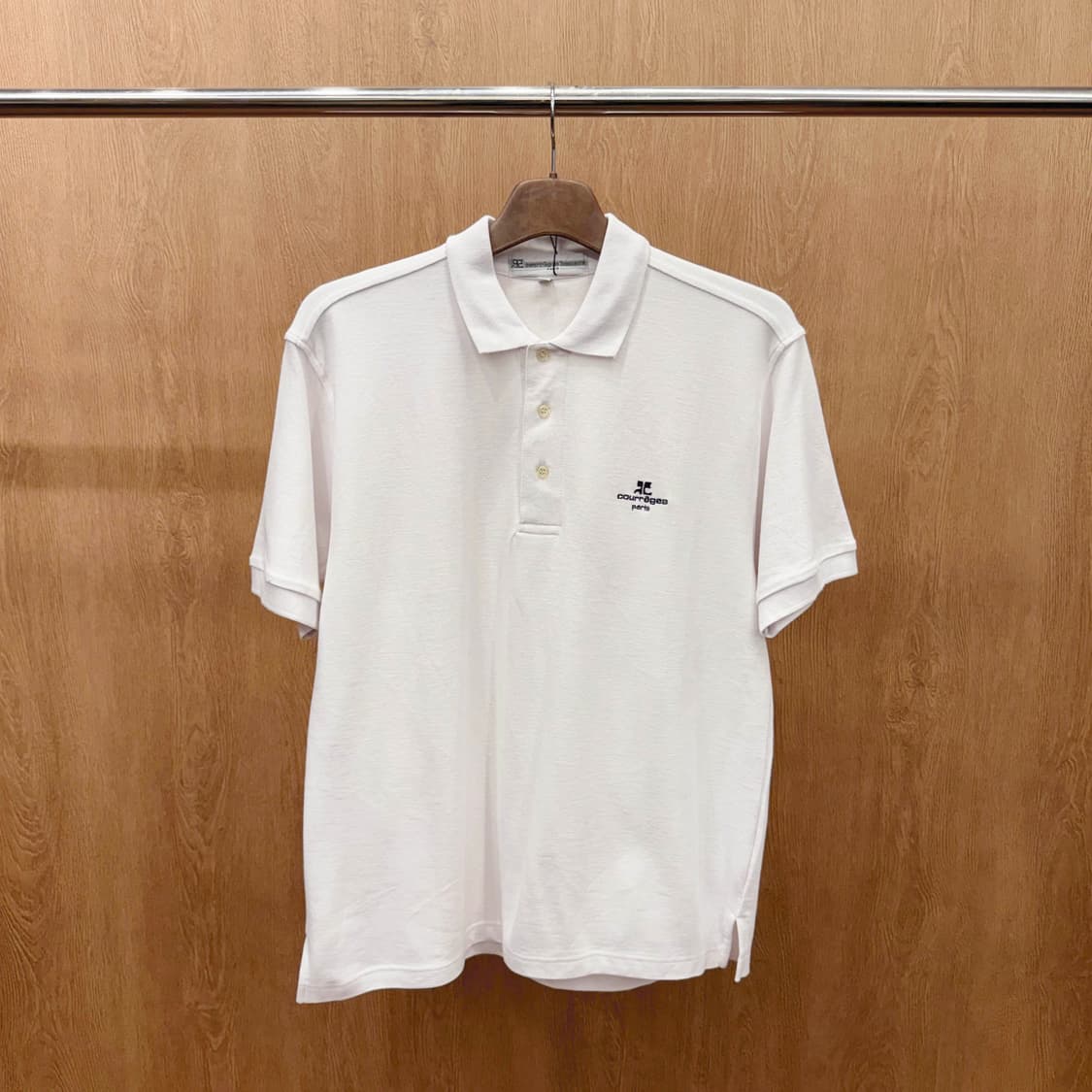 꾸레쥬 옴므 반팔 PK 티셔츠 파리 로고 자수 디테일 화이트 상품이미지2