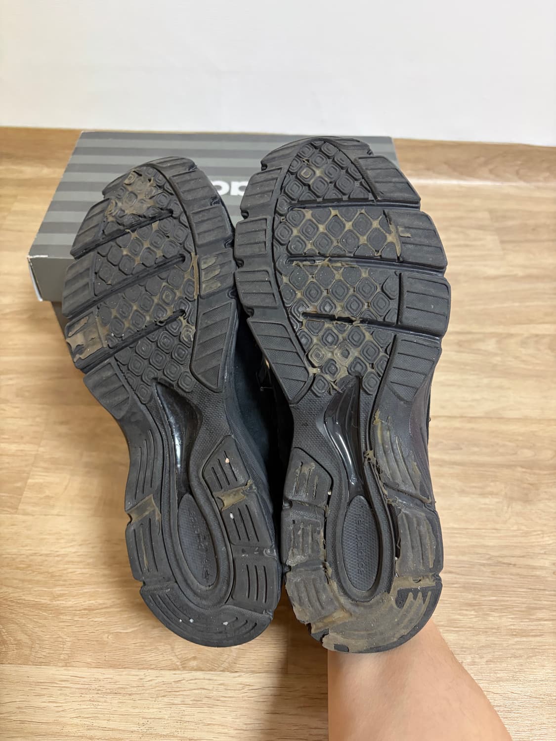 [270]뉴발란스 990v4 트리플 블랙 상품이미지5